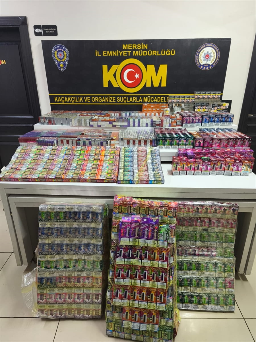 Mersin'de kömür yüklü tırın dorsesinde gümrük kaçağı 550 elektronik sigara ele...