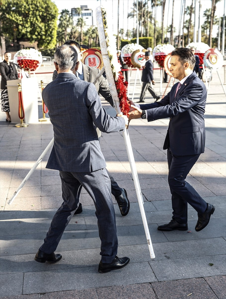 Mersin'de Kuzey Kıbrıs Türk Cumhuriyeti'nin (KKTC) 42. kuruluş yıl dönümü törenle kutlandı....