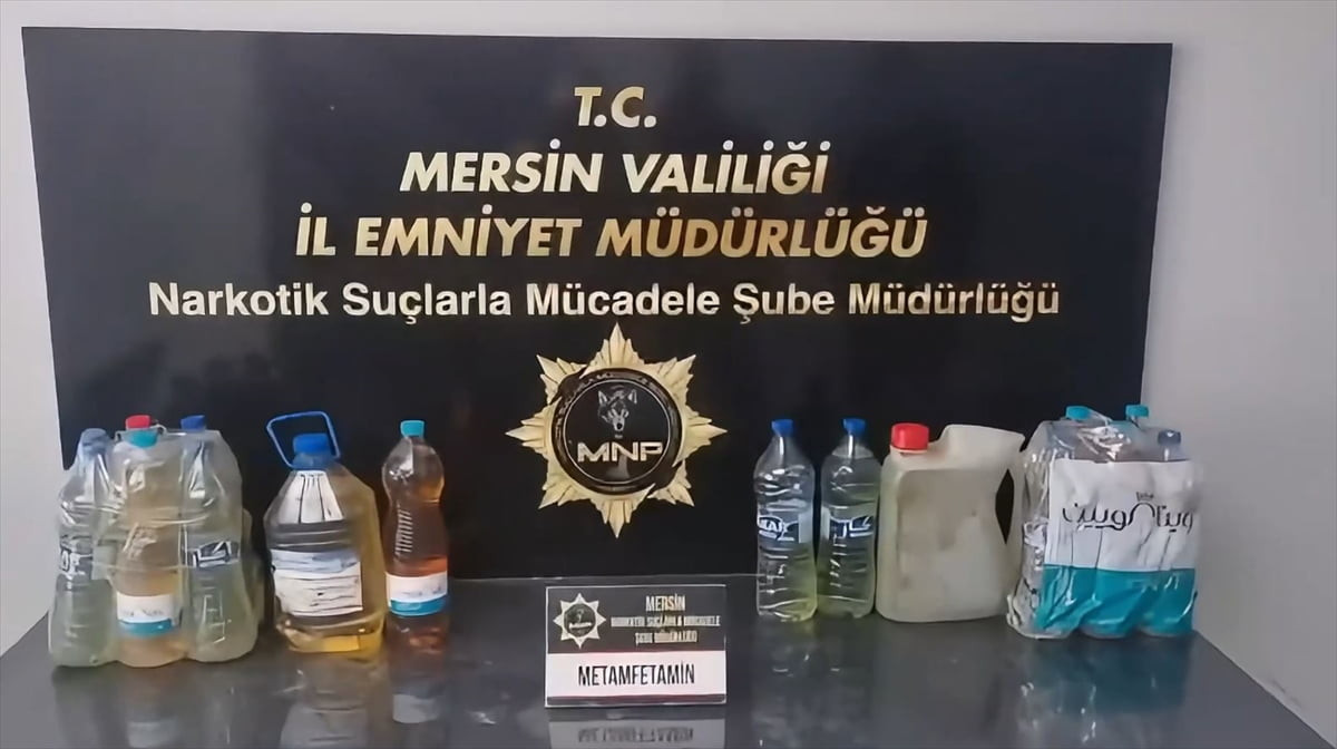 Mersin'de polis ekiplerinin takibe alıp durdurduğu cipte 27 litre sentetik uyuşturucu ele...