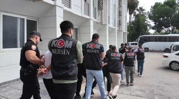 MERSİN'DE SİLAHLI YARALAMA, İŞ YERİ KURŞUNLAMA, SUÇ ÜSTLENME, ÖRGÜTE AİT SİLAH VE MÜHİMMATLARIN...
