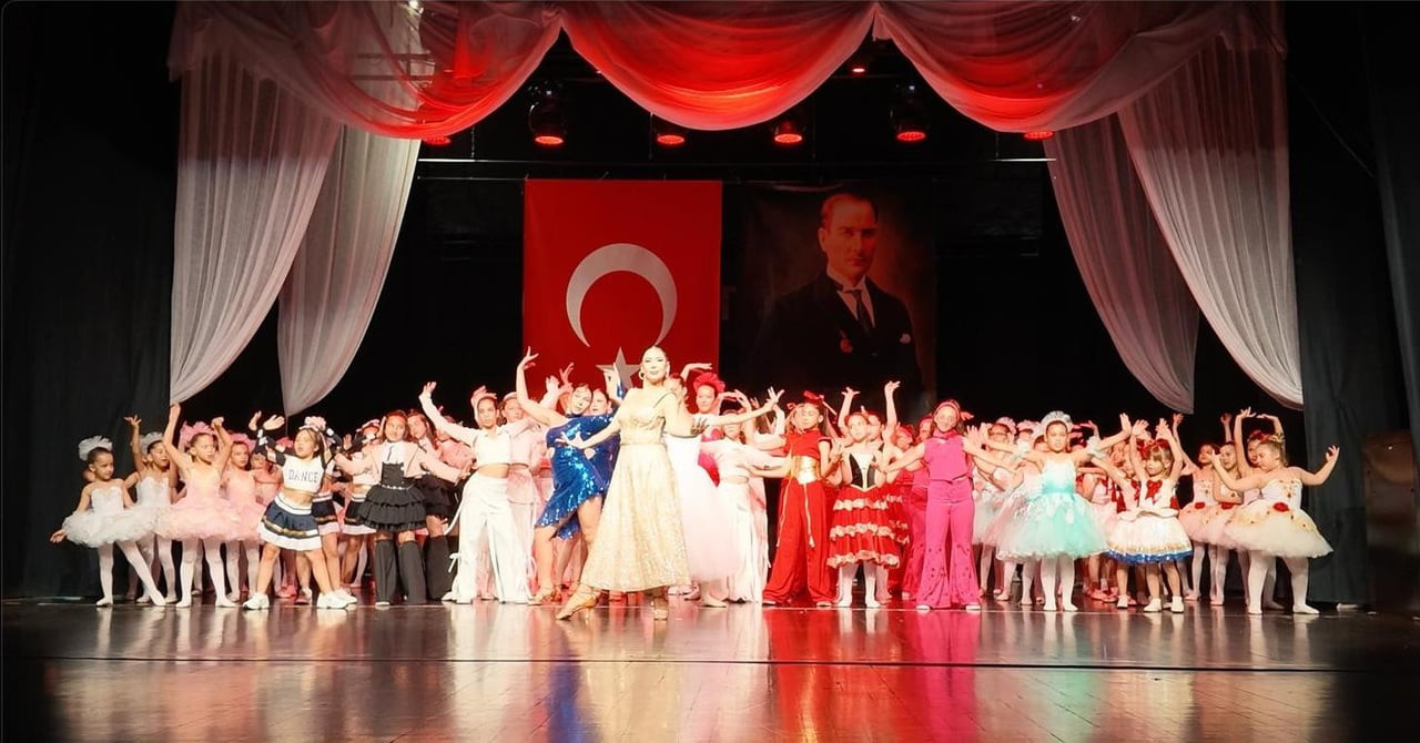MERSİN'DE TÜRKİYE DANS FEDERASYONU DANS ANTRENÖRÜ VE DANS HAKEMİ İLKNUR CANBERK'İN ÖĞRENCİLERİYLE...
