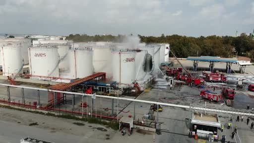 Mersin'de yağ fabrikasındaki yangın böyle görüntülendi
