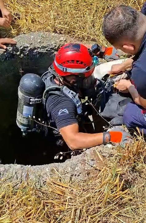 MERSİN'DE YAKLAŞIK 18 METRE DERİNLİĞİNDEKİ KULLANILMAYAN SU KUYUSUNA DÜŞEN KEÇİ, İTFAİYE...