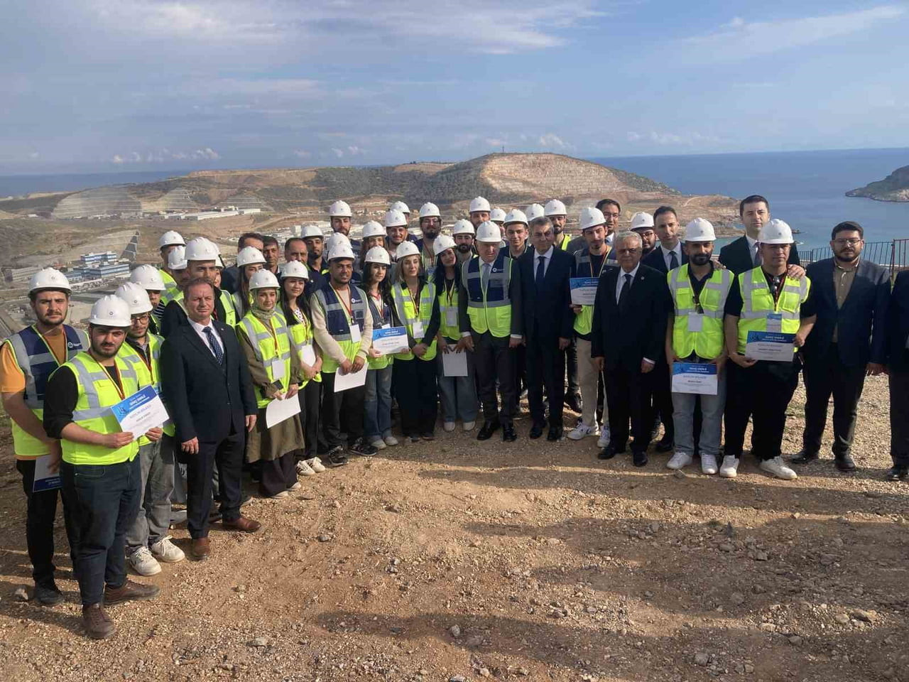 MERSİN'DE YAPIMI SÜREN AKKUYU NÜKLEER GÜÇ SANTRALİ'Nİ (NGS) MÜHENDİS ADAYLARIYLA ZİYARET EDEN...