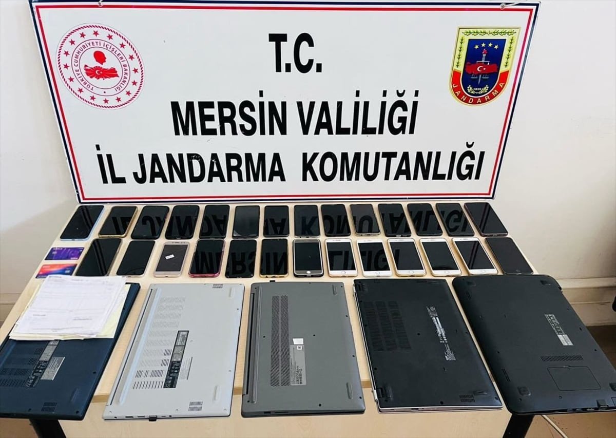 Mersin'de yasa dışı bahis operasyonunda gözaltına alınan 13 şüpheliden 12'si tutuklandı....
