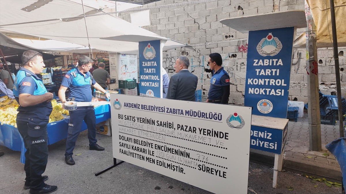 Mersin'in Akdeniz ilçesinde müşterisine saldırıp hakaret ettiği belirlenen pazarcıya 35 bin 416...