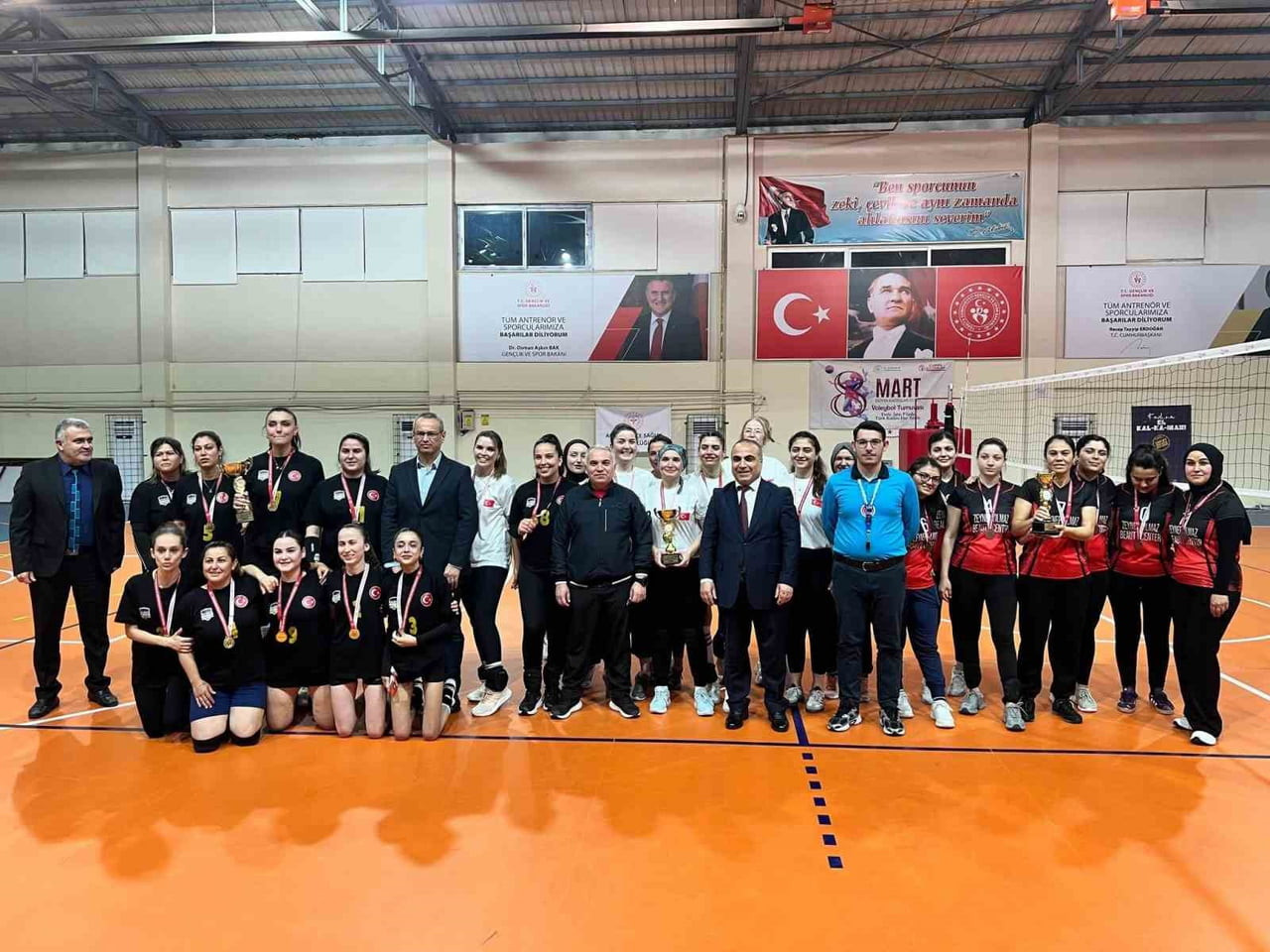 MERSİN'İN ANAMUR İLÇESİNDE, 8 MART DÜNYA KADINLAR GÜNÜ KAPSAMINDA DÜZENLENEN VOLEYBOL TURNUVASI...