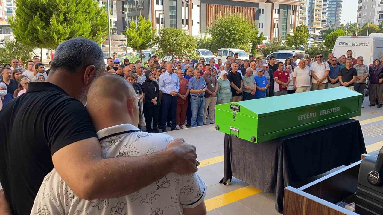 MERSİN'İN ERDEMLİ İLÇESİNDE 54 YAŞINDAKİ VEFAT EDEN RADYOLOJİ TEKNİSYENİ, 34 YIL GÖREV YAPTIĞI...