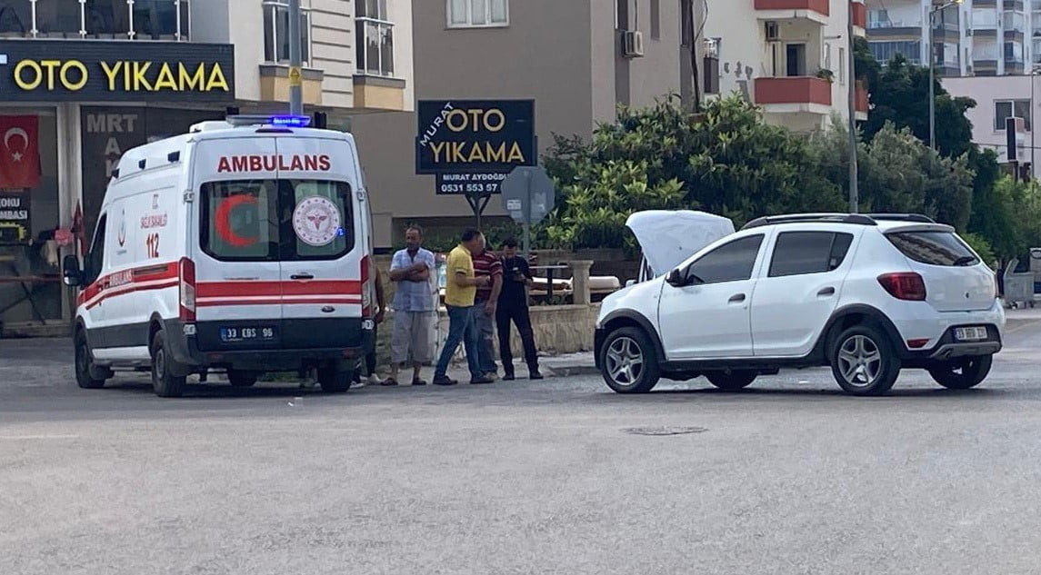 MERSİN'İN ERDEMLİ İLÇESİNDE İKİ ARACIN KARIŞTIĞI KAZADA 2 KİŞİ YARALANDI.