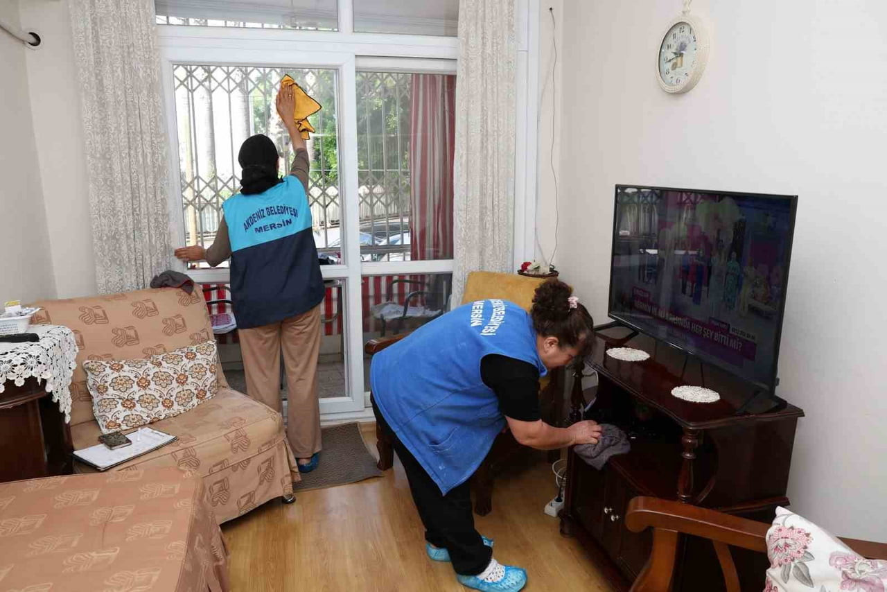 MERSİN'İN MERKEZ İLÇE AKDENİZ BELEDİYESİ, YAKLAŞAN BAYRAM ÖNCESİNDE ŞEHİT VE GAZİ AİLELERİ İLE...