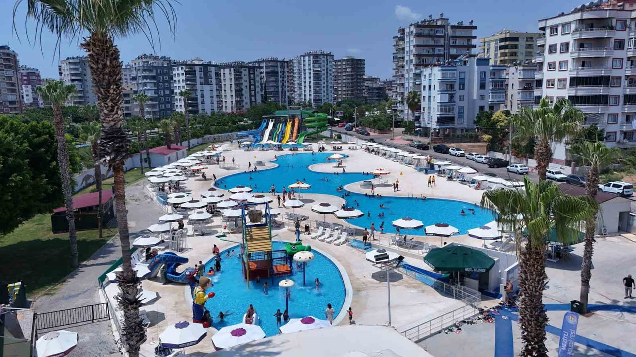 MERSİN'İN MERKEZ İLÇE MEZİTLİ BELEDİYESİ, YAZ AYLARINDA VATANDAŞLARIN GÜVENLİ VE KONFORLU BİR...