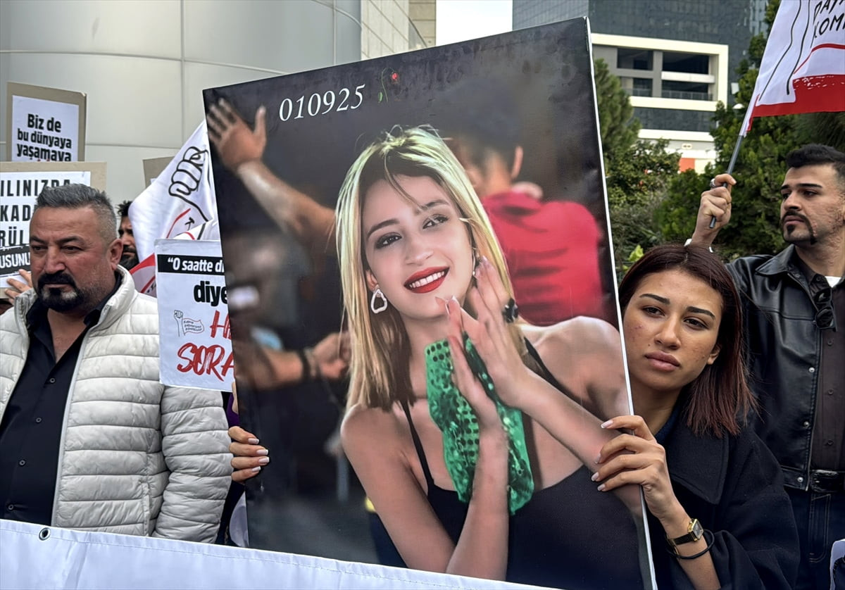 Mersin'in merkez Toroslar ilçesinde 16 yaşındaki Hiranur Nilgün Aygar'ın otomobilde tabancayla...