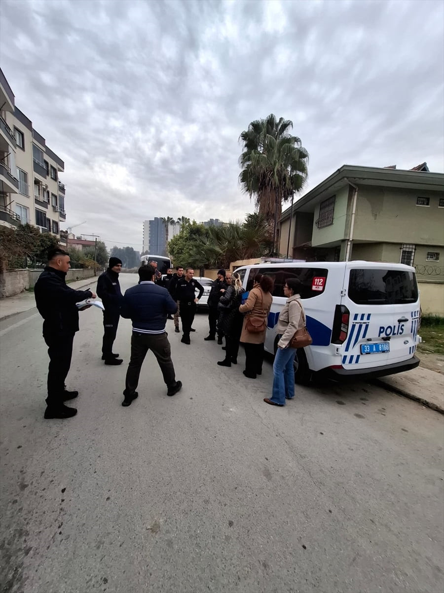 Mersin'in Tarsus ilçesinde ruhsatsız olduğu tespit edilen yaşlı bakımevi mühürlendi.