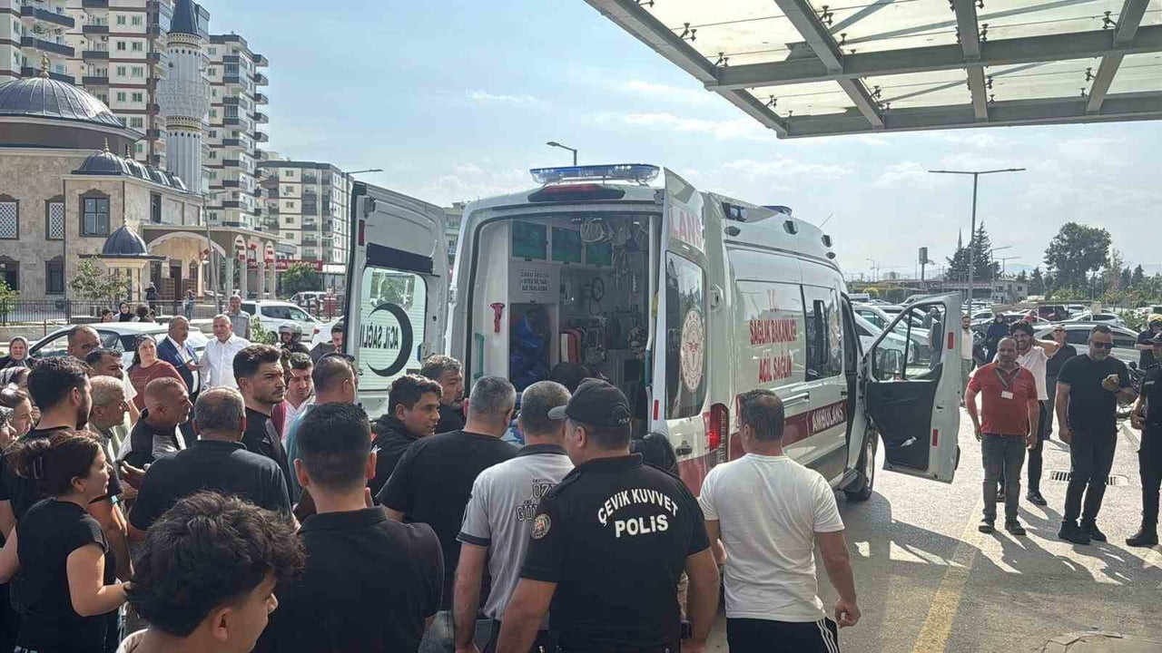 MERSİN'İN TARSUS İLÇESİNDE SİLAHLI SALDIRI DÜZENLEYEN BİR ŞÜPHELİ FARKLI YERLERDE ŞU ANA KADAR 4...