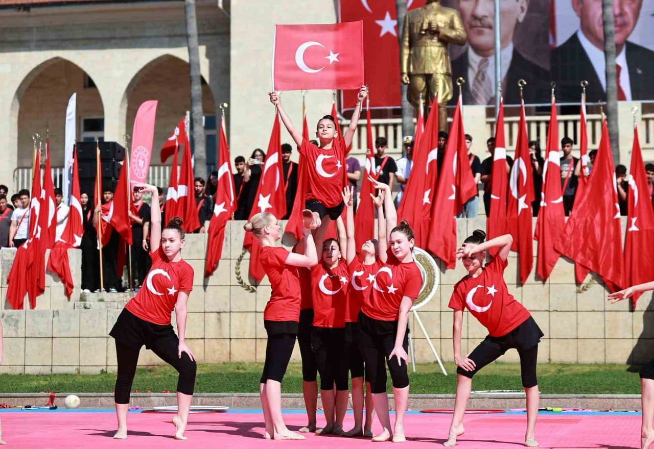 MERSİN’DE 19 MAYIS ATATÜRK’Ü ANMA, GENÇLİK VE SPOR BAYRAMI DÜZENLENEN TÖREN VE GÖSTERİLERLE...