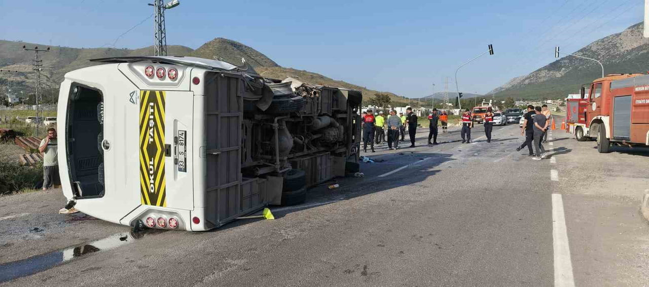 MERSİN’DE ÖĞRENCİ SERVİSİ KAZA YAPTI: 17 YARALI
