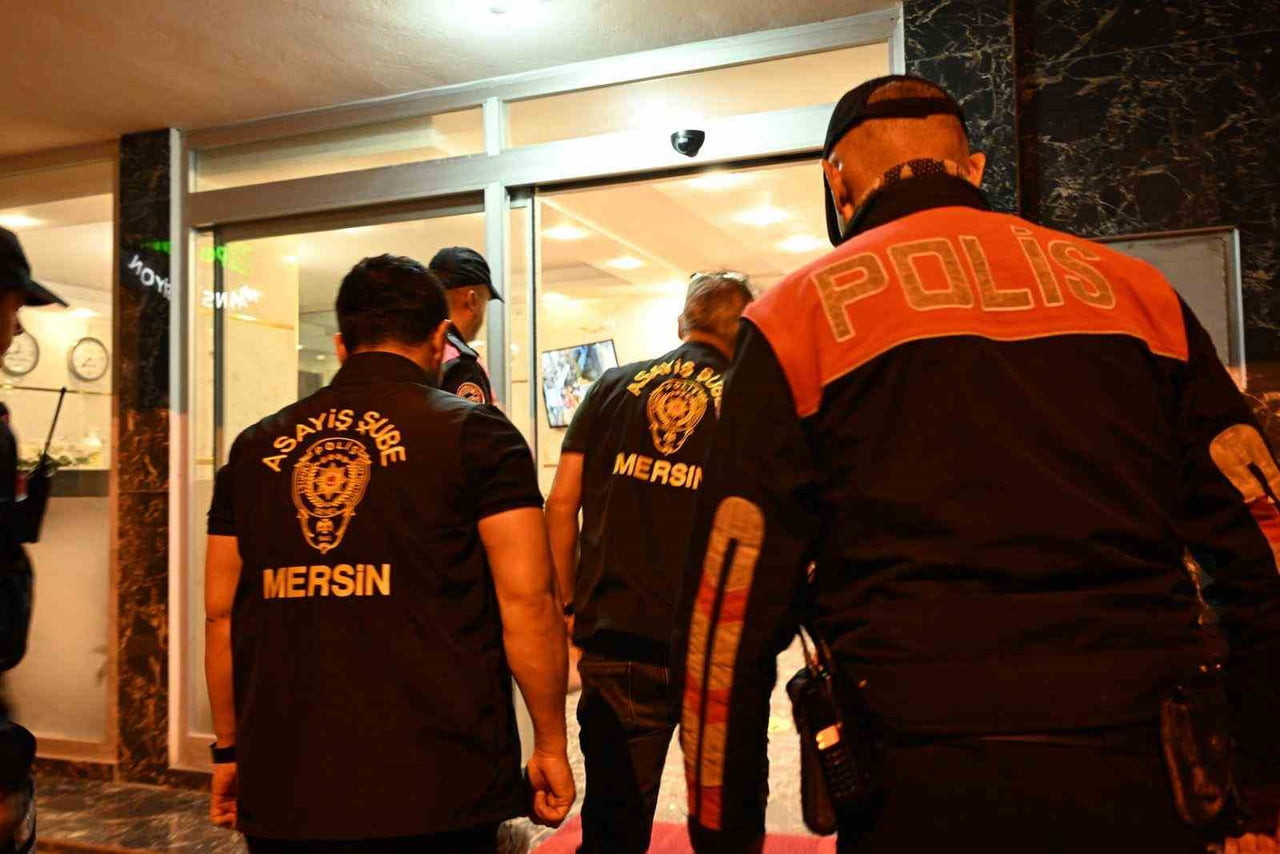 MERSİN’DE POLİS EKİPLERİNCE KONAKLAMA TESİSLERİNE YÖNELİK GERÇEKLEŞTİRİLEN DENETİMLERDE 2...