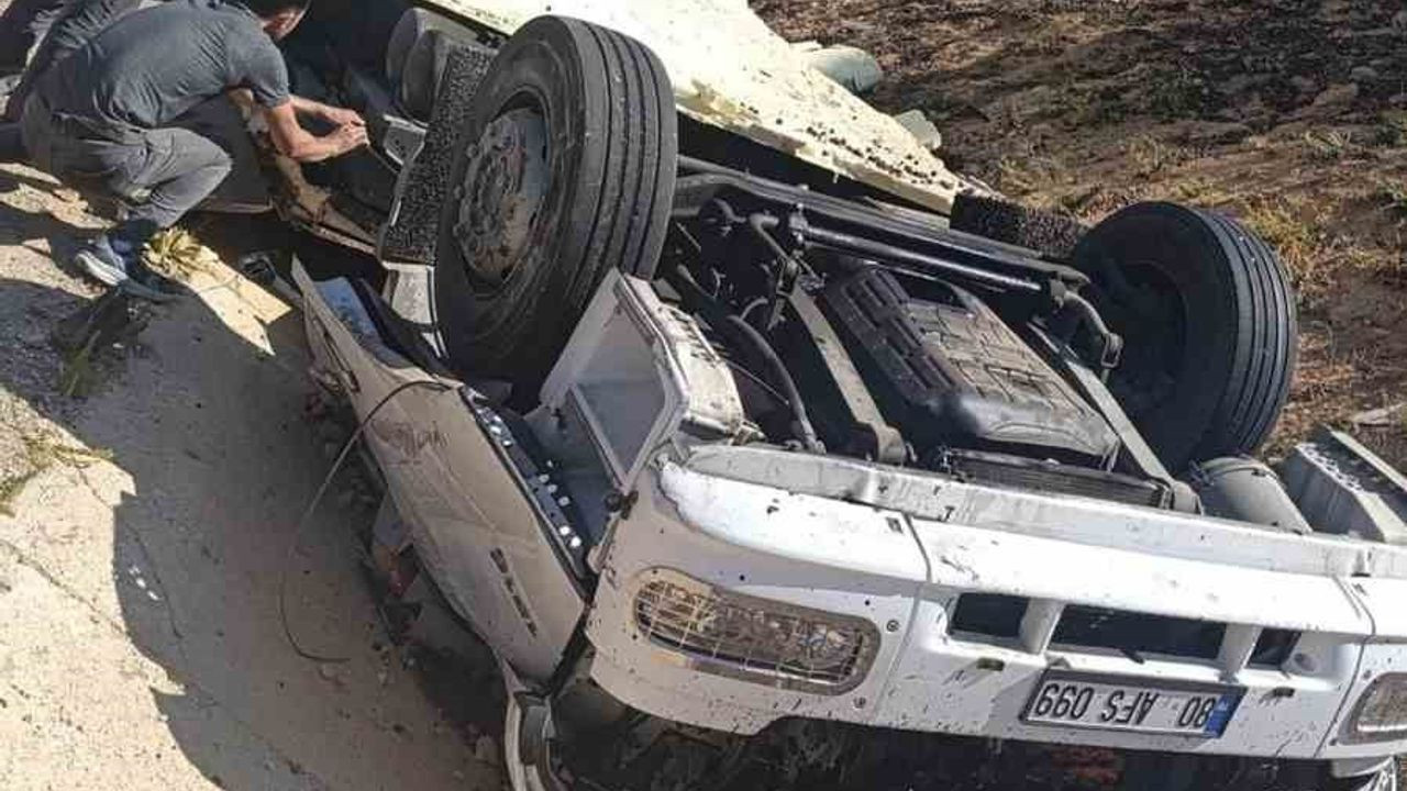 Mersin'deki trafik kazasında nişanına günler kala hayatını kaybeden genç sürücü