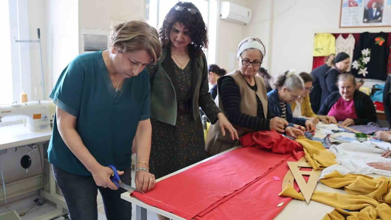 MERSİN’İN AKDENİZ İLÇESİNDE ONKOLOJİ TEDAVİSİ GÖREN 55 YAŞINDAKİ MUAZZEZ CANBOLAT, BELEDİYE...