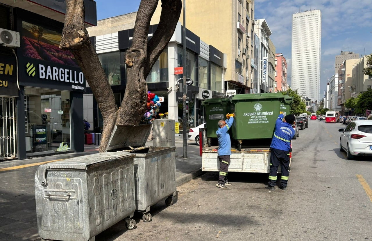 MERSİN’İN MERKEZ İLÇESİ AKDENİZ’DE, ARTAN NÜFUS VE YOĞUN KULLANIM NEDENİYLE YIPRANAN ÇÖP...