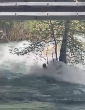 MERSİN’İN TARSUS İLÇESİNDE BERDAN IRMAĞINA ATLADIKTAN SONRA KAYBOLAN 17 YAŞINDAKİ GENCİN, SUDA...