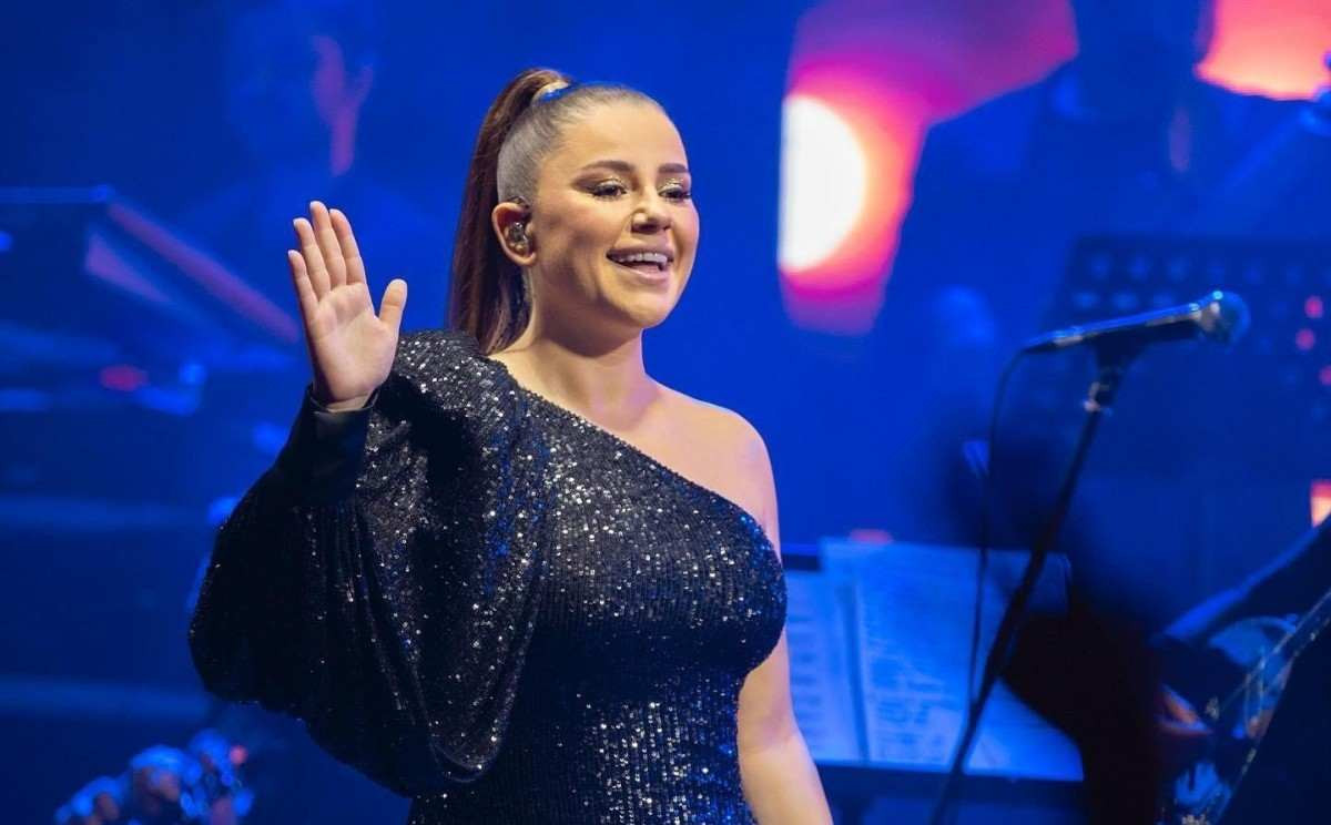 Merve Özbey Kıbrıs Sahnesi