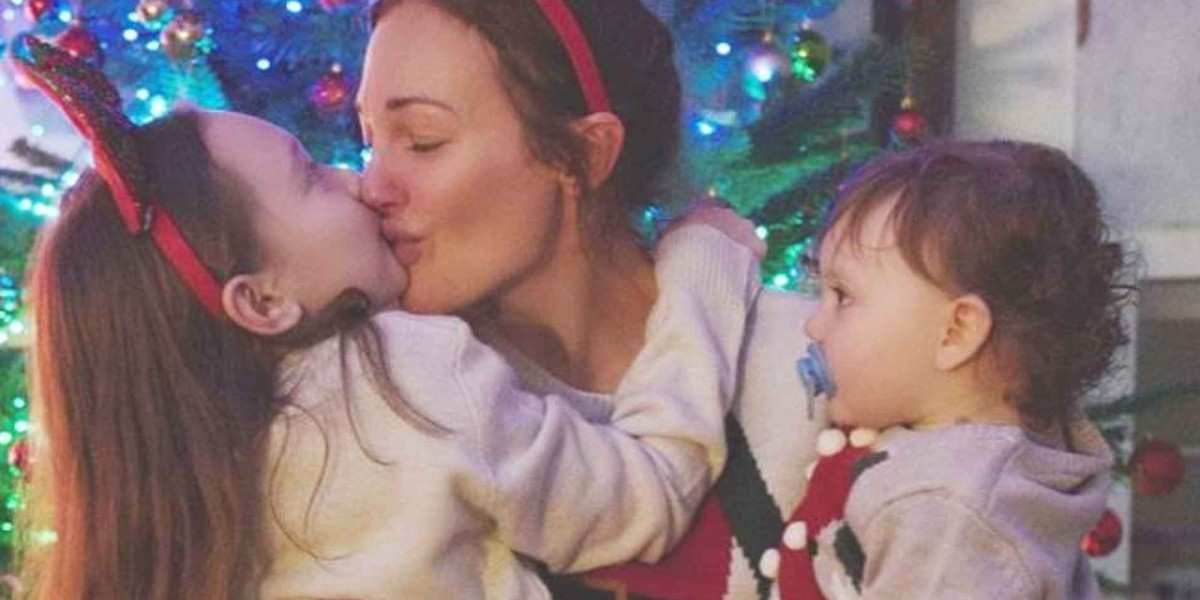 Meryem Uzerli ve Kızları