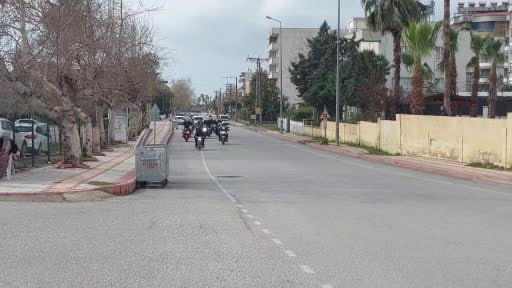 Mesleğinde 32 yılı geride bırakarak emekli olan trafik polisinin son görevinde motosikletlilerden...