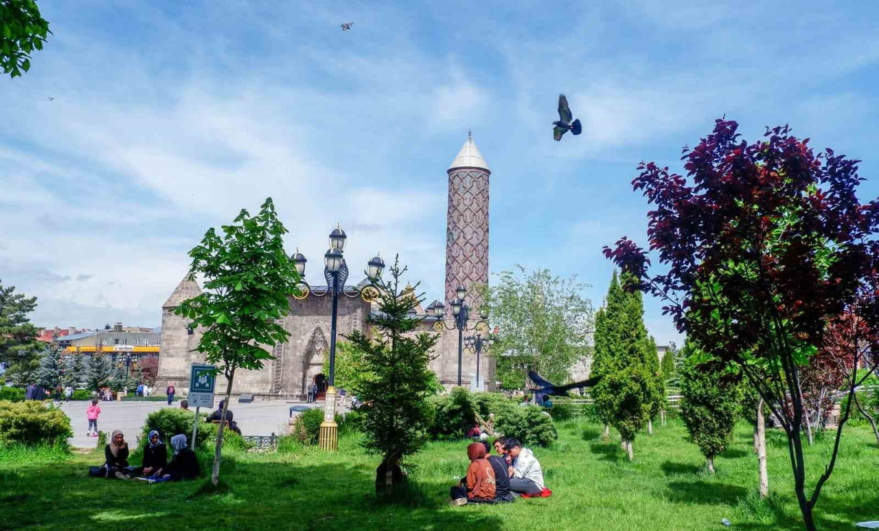 METEOROLOJİ 12. BÖLGE MÜDÜRLÜĞÜ, ERZURUM'UN KUZEYDOĞU İLÇELERİ İLE ARDAHAN ÇEVRELERİ İÇİN KUVVETLİ...