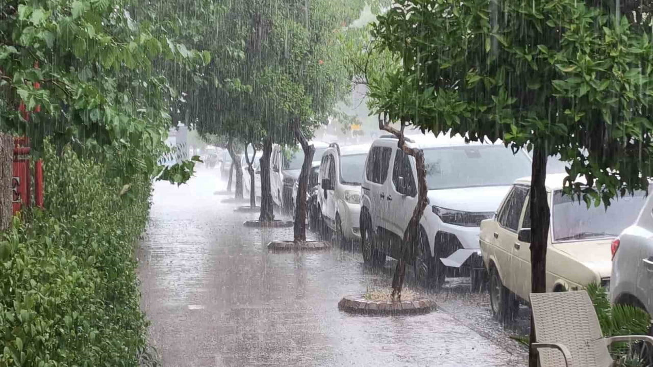 METEOROLOJİ, AYDIN'IN DOĞU İLÇELERİNDE BUGÜN ÖĞLE SAATLERİNDEN İTİBAREN YEREL OLARAK KUVVETLİ GÖK...