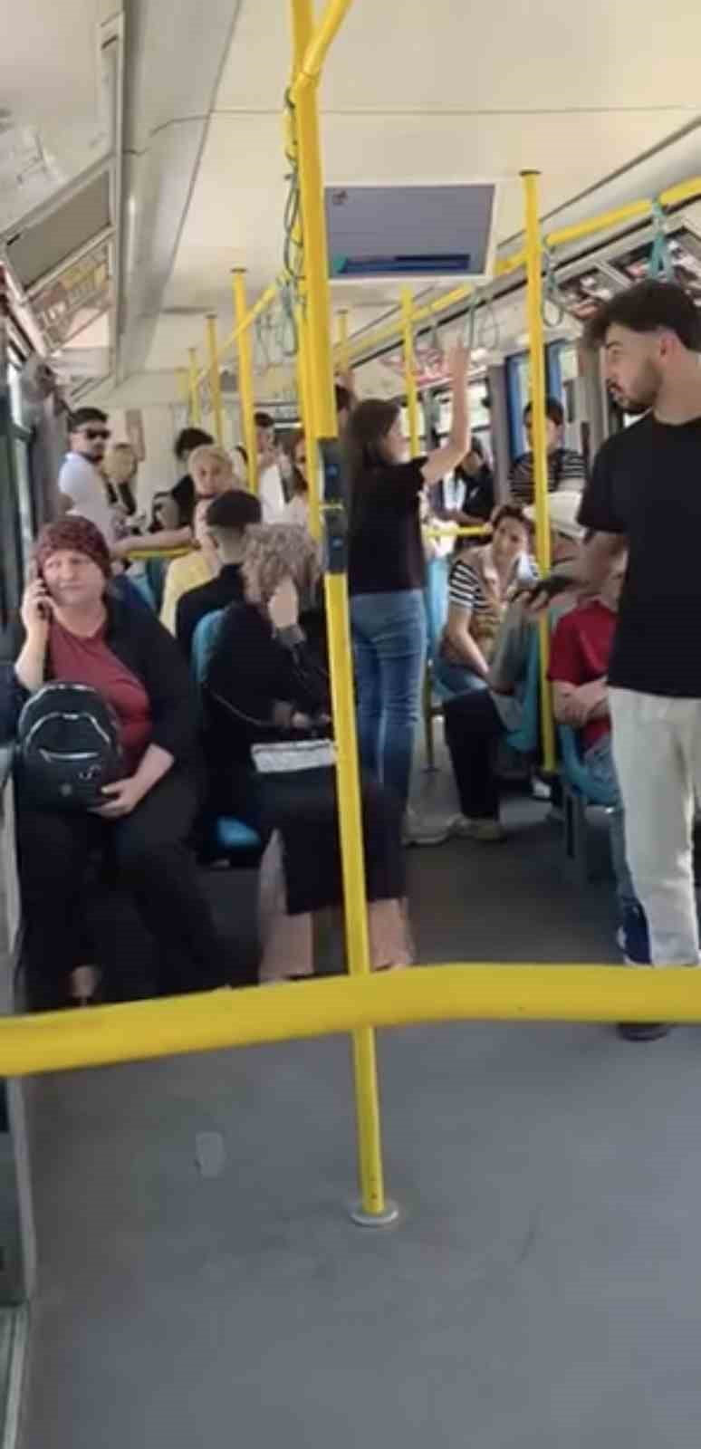 METRO’DA YÜKSEK SESLE KONUŞMA TARTIŞMASI