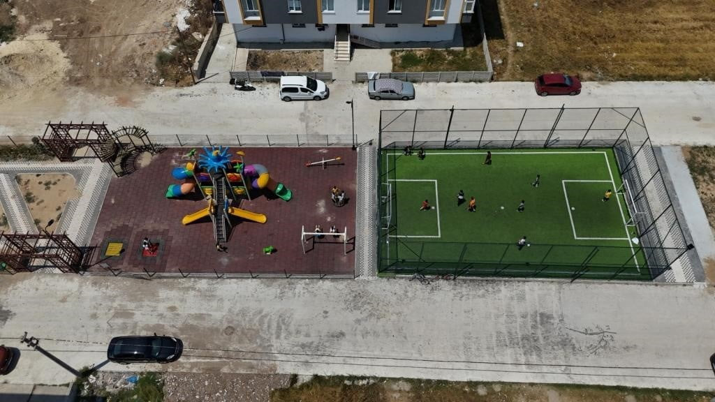 MEVLANA MAHALLESİ'NDE YAKLAŞIK BİN 320 METREKARELİK ALANDA YAPIMI TAMAMLANAN PARK, ÇOCUK OYUN...