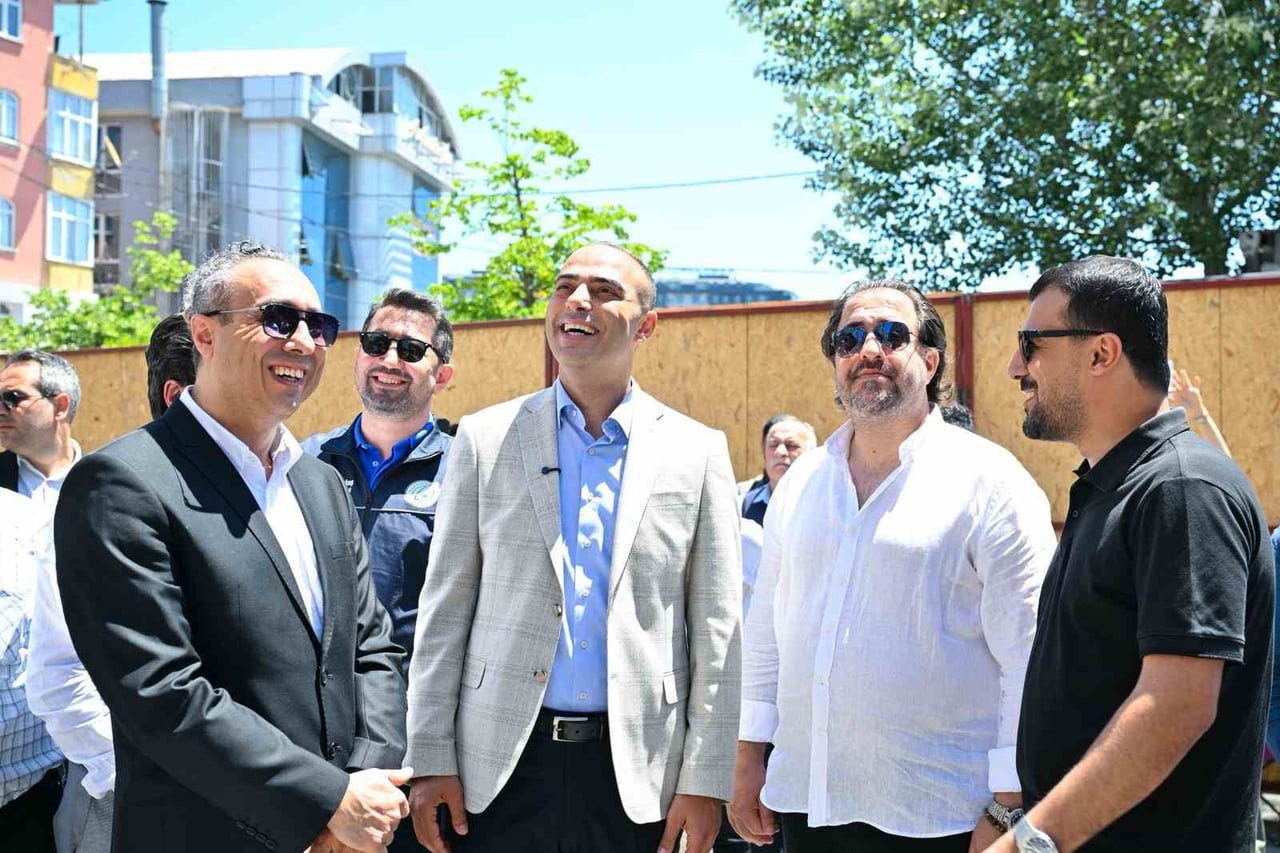 MEVLANA MAHALLESİ'NDE YIKIMI GERÇEKLEŞTİRİLEN ESKİ BİNALARIN BULUNDUĞU PROJE ALANINI ZİYARET EDEN...