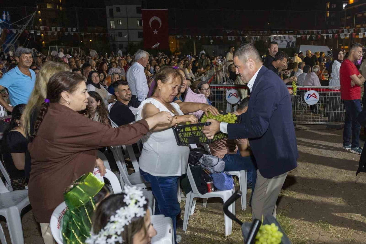 MEZİTLİ’DE BU YIL 7’NCİSİ DÜZENLENEN ‘ÖRTÜALTI ÜZÜM FESTİVALİ’, ÜRETİCİLERİN EMEĞİNİ VE ÜZÜMÜN...