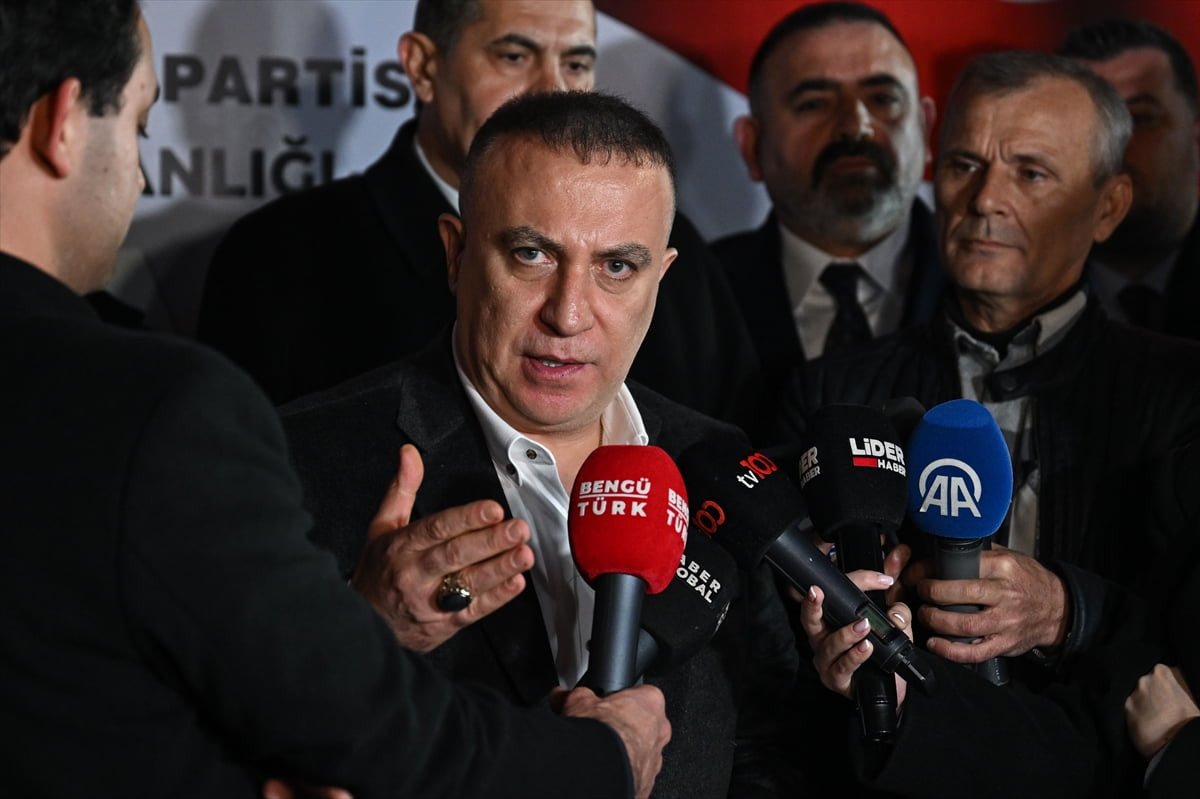 MHP Genel Başkan Yardımcısı İzzet Ulvi Yönter, MHP İstanbul İl Başkanlığı tarafından Sarıyer'de il...