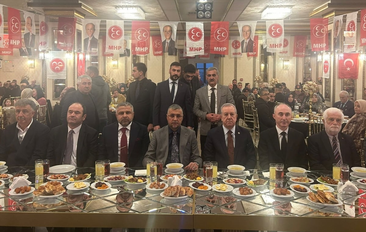 MHP Genel Başkan Yardımcısı Sadir Durmaz (sağ 3), "Hayırlı Günler Komşum" ziyaretleri ve "Derdiniz...