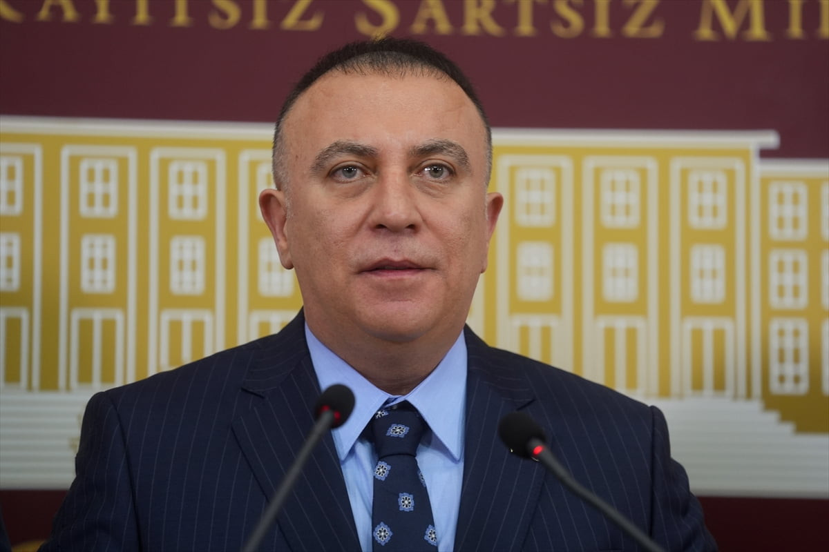 MHP Genel Başkan Yardımcısı ve İstanbul Milletvekili İzzet Ulvi Yönter, TBMM'de düzenlediği basın...