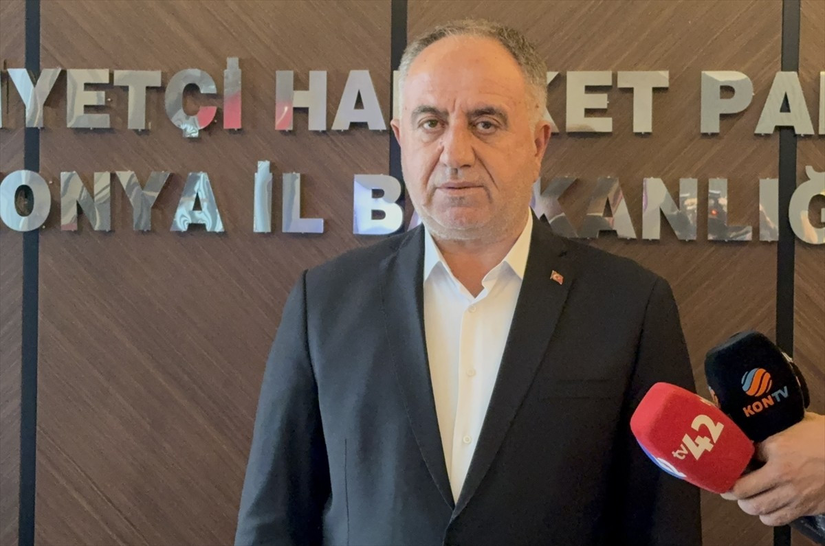 MHP Konya İl Başkanı Remzi Karaarslan, partisinin il binasında basın toplantısı düzenledi.