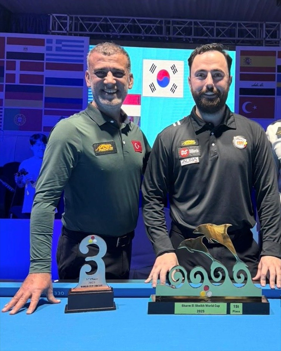 Milli bilardocu Berkay Karakurt (sağda), 3 Bant Dünya Kupası'nın Mısır ayağında şampiyonluğa...