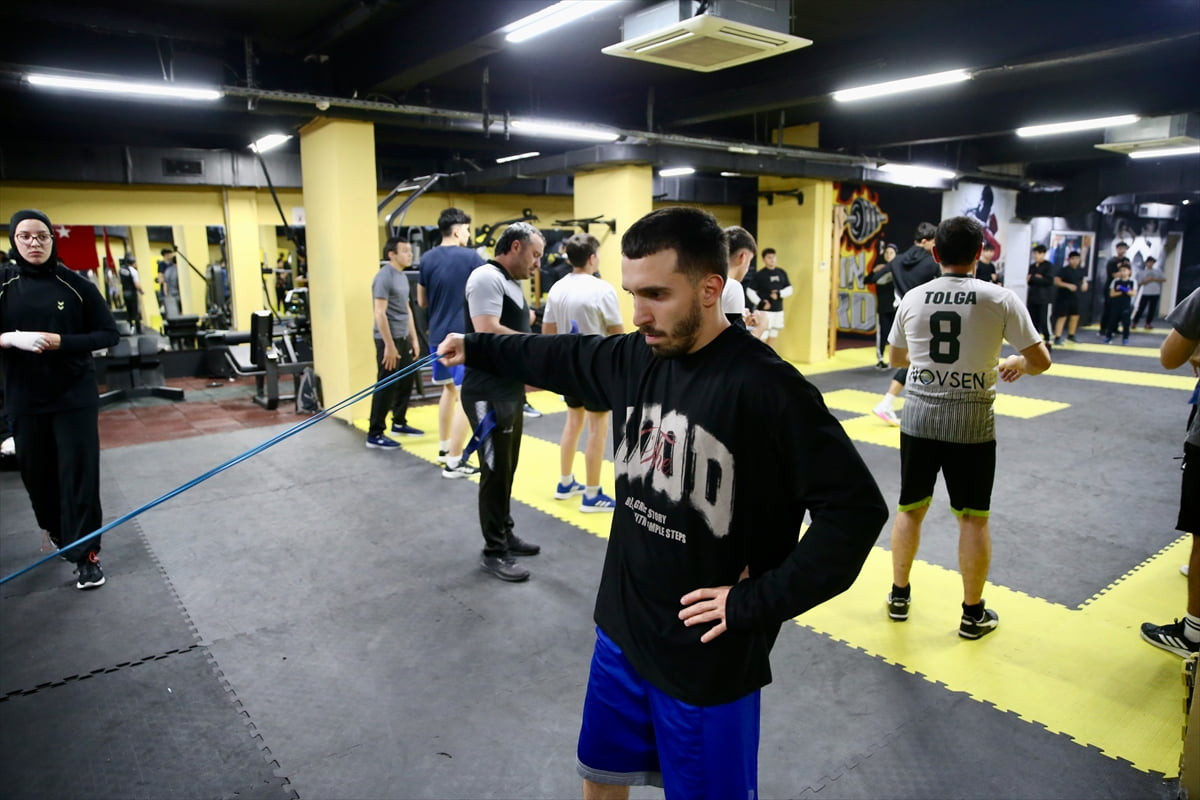 Milli boksörler Samet ve Semih Gümüş kardeşler ile Güler Deniz Topuz, bu yıl katılacakları...