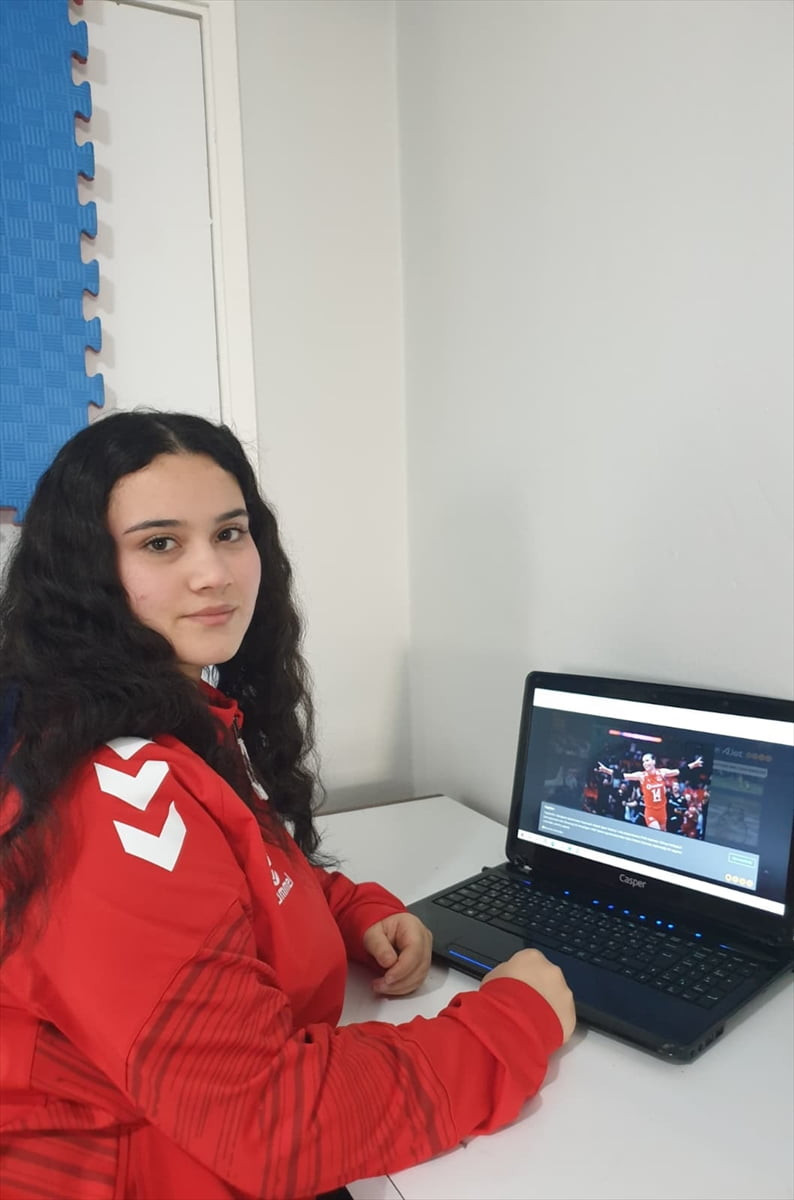 Milli dartçı Zehra Gemi, Anadolu Ajansının (AA) gözünden 2025'e damga vuran olaylara ait...