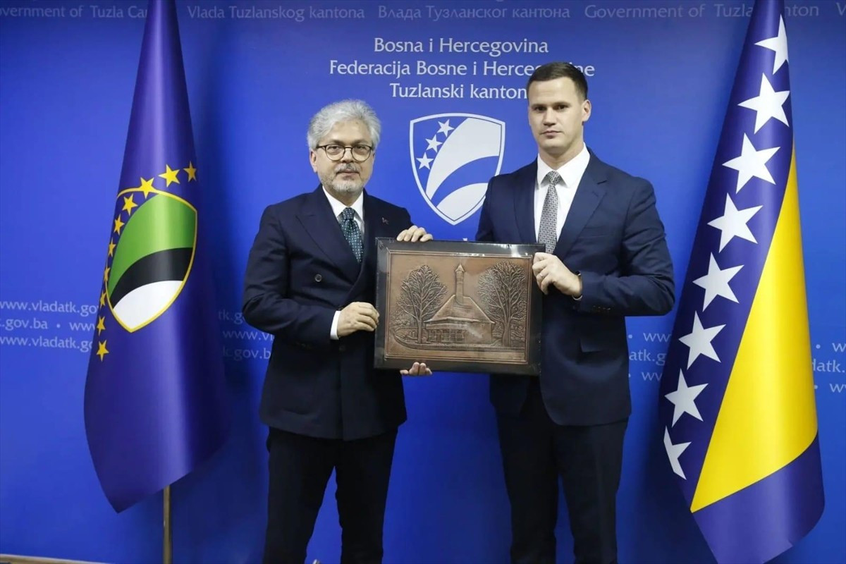 Milli Eğitim Bakan Yardımcısı Ömer Faruk Yelkenci (solda), Bosna Hersek'te temaslarda bulundu ve...