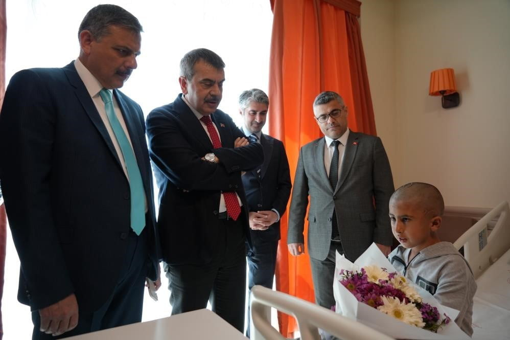 MİLLİ EĞİTİM BAKANI PROF. DR. YUSUF TEKİN VE DÖNEMİN ERZURUM VALİSİ MUSTAFA ÇİFTÇİ  TEDAVİSİ DEVAM...