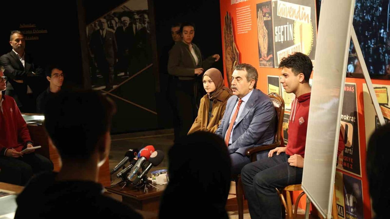 Milli Eğitim Bakanı Tekin, Aydın'da Demokrasi Dersi Verdi