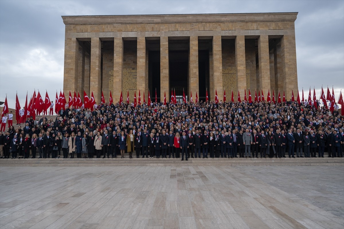 Milli Eğitim Bakanı Yusuf Tekin, 24 Kasım Öğretmenler Günü dolayısıyla Türkiye'nin 81 ilinden...