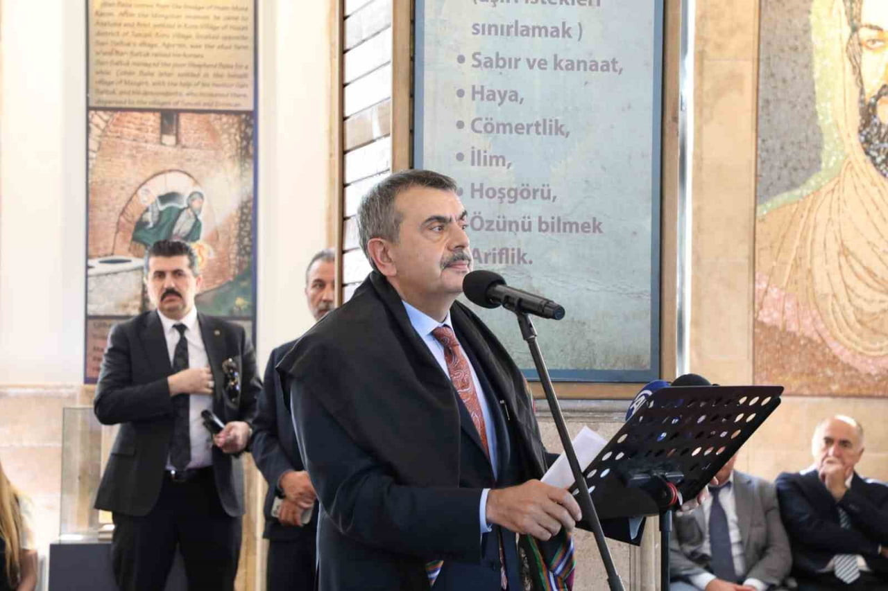 MİLLİ EĞİTİM BAKANI YUSUF TEKİN ALEVİ VE BEKTAŞİLİĞİN GENÇLERE VE ÇOCUKLARA DOĞRU ÖĞRETİLMESİ...
