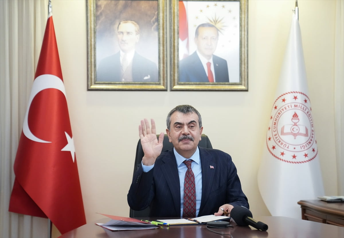 Milli Eğitim Bakanı Yusuf Tekin (fotoğrafta), 81 ili temsilen seçilen çocuklardan oluşan "23 Nisan...