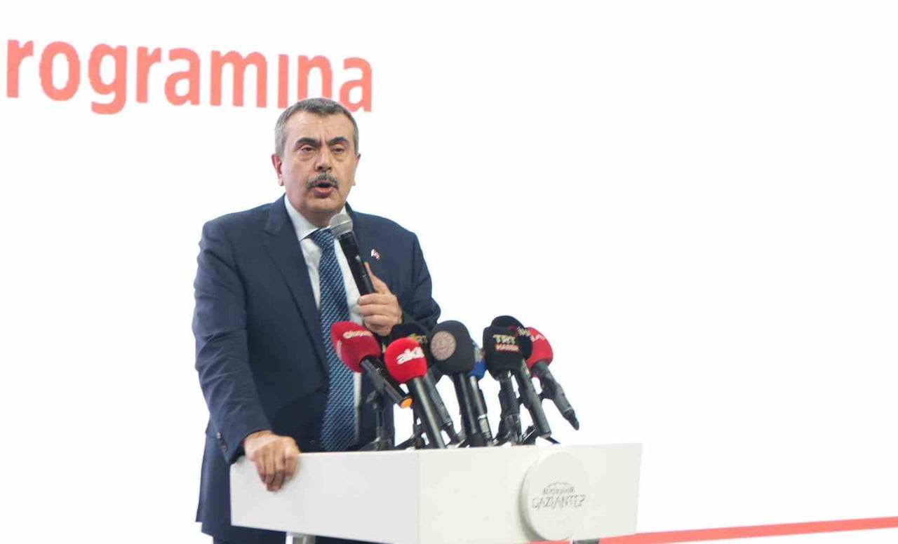 MİLLİ EĞİTİM BAKANI YUSUF TEKİN, GAZİANTEP'TE KATILDIĞI 'ŞEHRİM OKULUM' PROTOKOLÜNÜN İMZA VE...