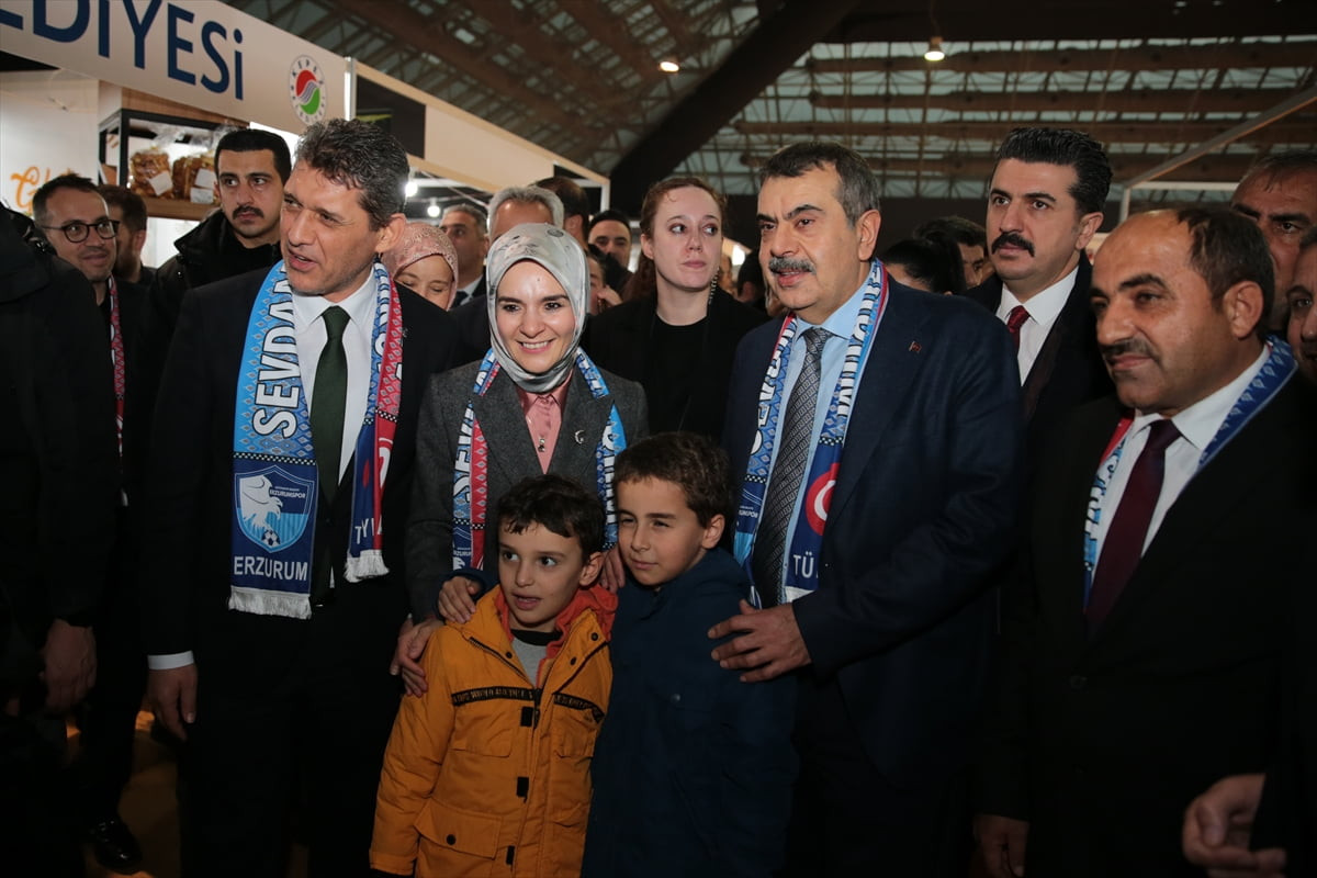 Milli Eğitim Bakanı Yusuf Tekin ile Aile ve Sosyal Hizmetler Bakanı Mahinur Özdemir Göktaş...