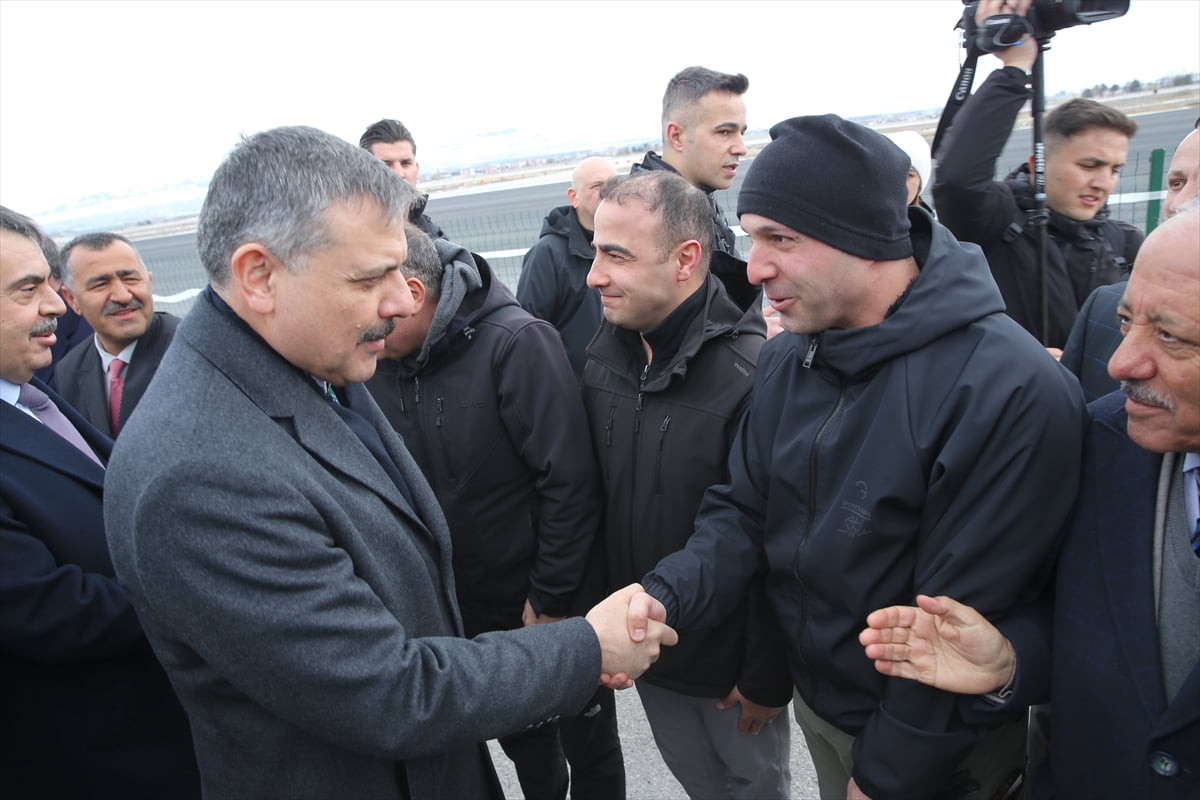 Milli Eğitim Bakanı Yusuf Tekin ile en son "vali" olarak görev yaptığı Erzurum'a gelen İçişleri...